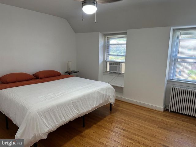1049 N MONROE ST, Arlington, VA 22201