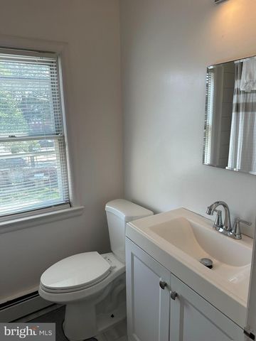 1049 N MONROE ST, Arlington, VA 22201