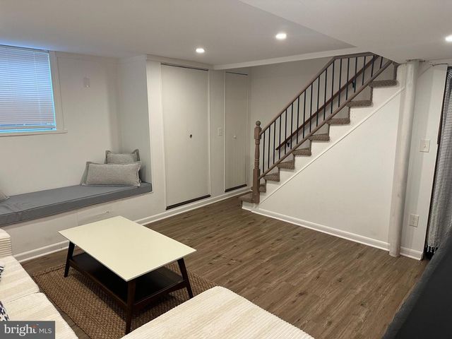 1049 N MONROE ST, Arlington, VA 22201