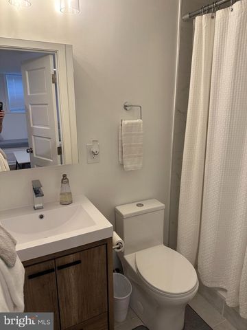 1049 N MONROE ST, Arlington, VA 22201