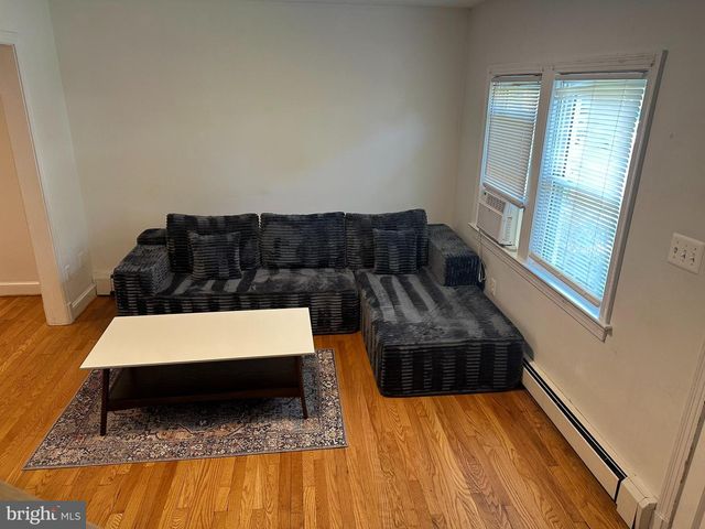 1049 N MONROE ST, Arlington, VA 22201