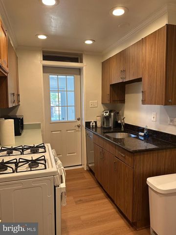 1049 N MONROE ST, Arlington, VA 22201
