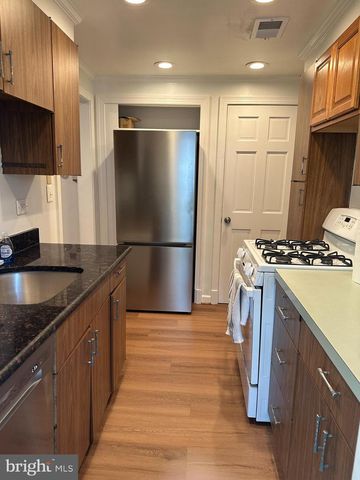1049 N MONROE ST, Arlington, VA 22201