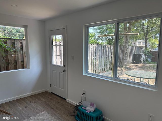 1049 N MONROE ST, Arlington, VA 22201