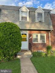 1049 N MONROE ST, Arlington, VA 22201