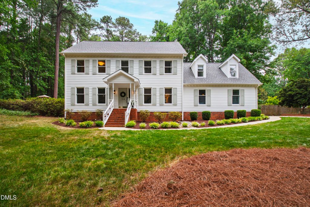 104 Larkwood Lane, Cary, NC 27518