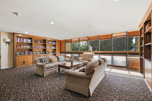 324 Catalpa Street 111, San Mateo, CA 94401