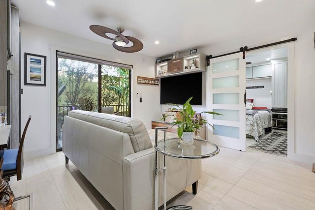 324 Catalpa Street 111, San Mateo, CA 94401