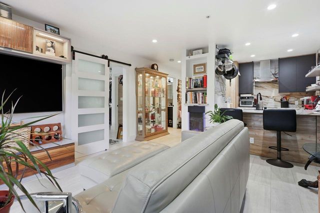 324 Catalpa Street 111, San Mateo, CA 94401