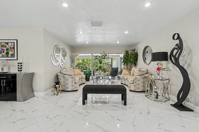 415 SAILBOAT Circle, Weston, FL 33326