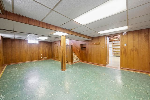 19141 Woodcrest Street, Harper Woods, MI 48225