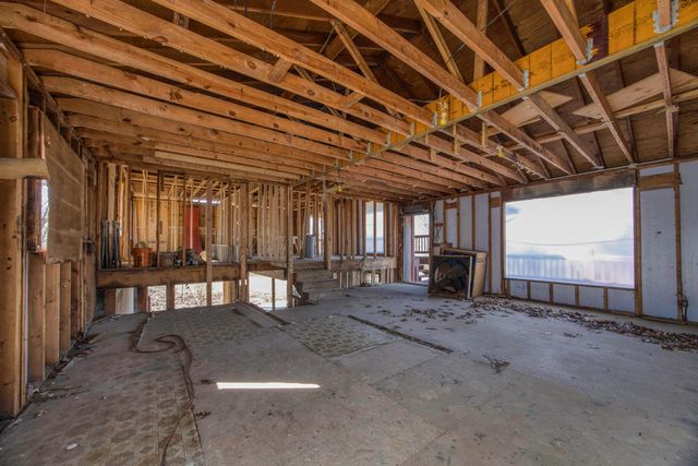 42 Pacific Drive, Crane, MO 65633