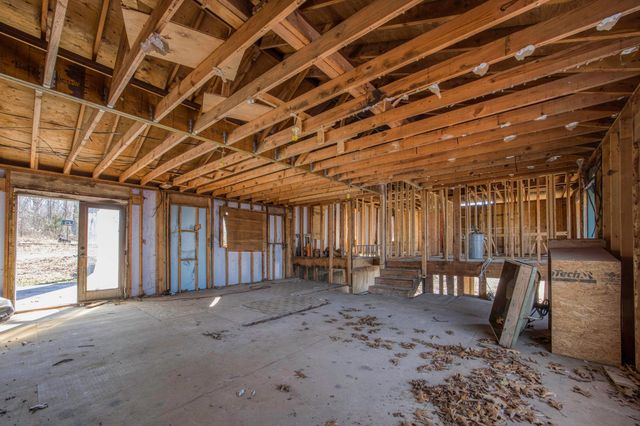 42 Pacific Drive, Crane, MO 65633