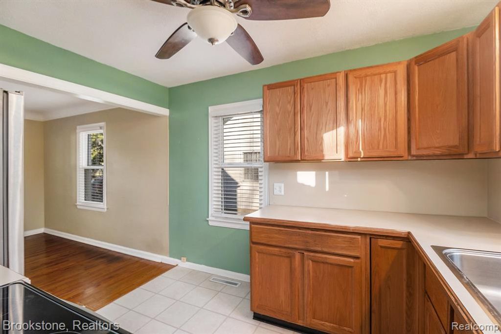 1816 Dallas Avenue, Royal Oak, MI 48067