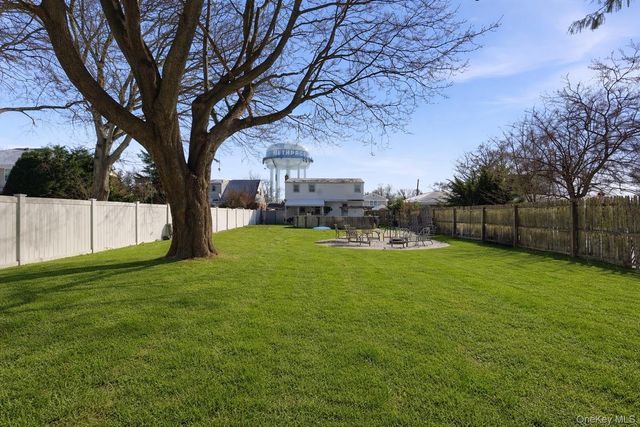 101 Spruce Avenue, Bethpage, NY 11714