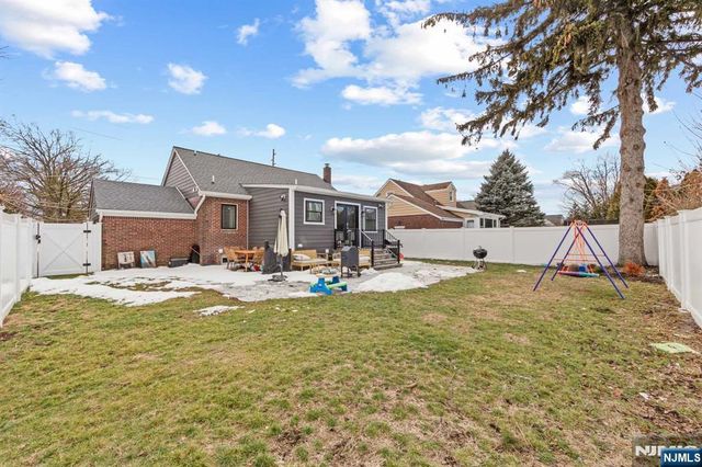 17-11 Berdan Avenue, Fair Lawn, NJ 07410