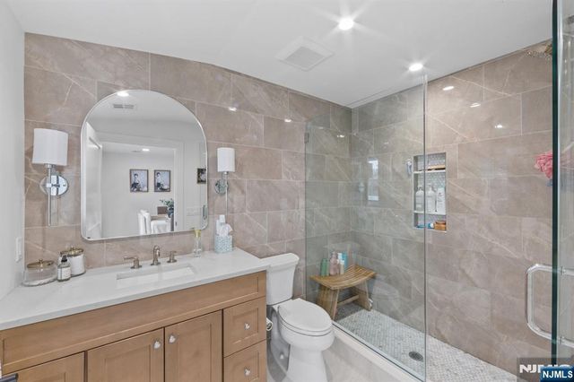 17-11 Berdan Avenue, Fair Lawn, NJ 07410