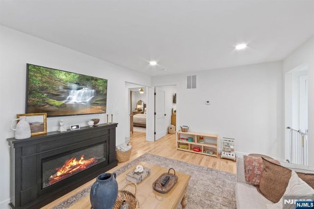 17-11 Berdan Avenue, Fair Lawn, NJ 07410