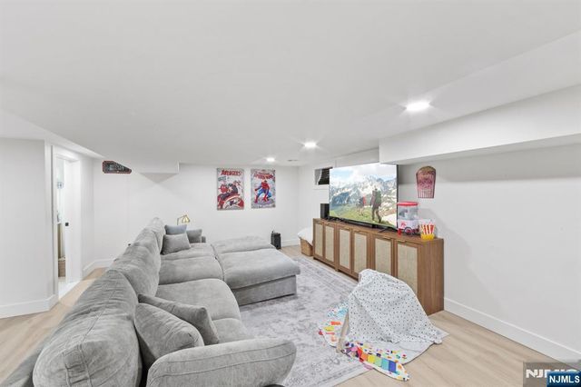 17-11 Berdan Avenue, Fair Lawn, NJ 07410