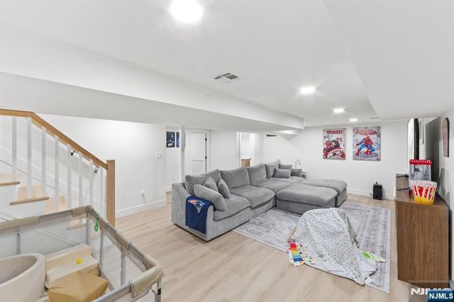 17-11 Berdan Avenue, Fair Lawn, NJ 07410