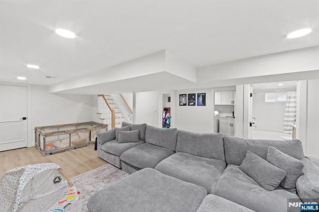 17-11 Berdan Avenue, Fair Lawn, NJ 07410