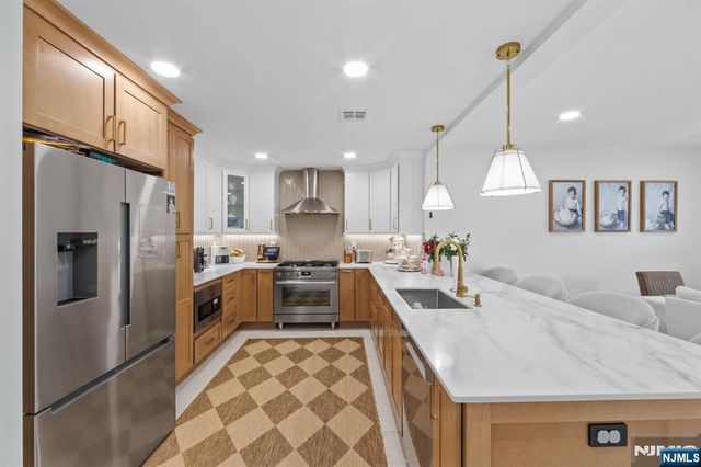 17-11 Berdan Avenue, Fair Lawn, NJ 07410