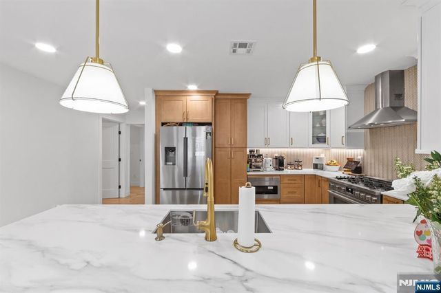 17-11 Berdan Avenue, Fair Lawn, NJ 07410