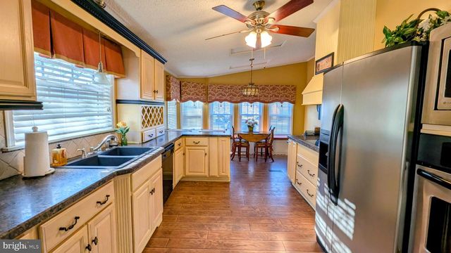 204 HORSESHOE DR, Garnet Valley, PA 19060