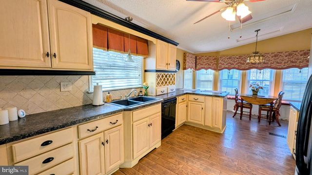 204 HORSESHOE DR, Garnet Valley, PA 19060