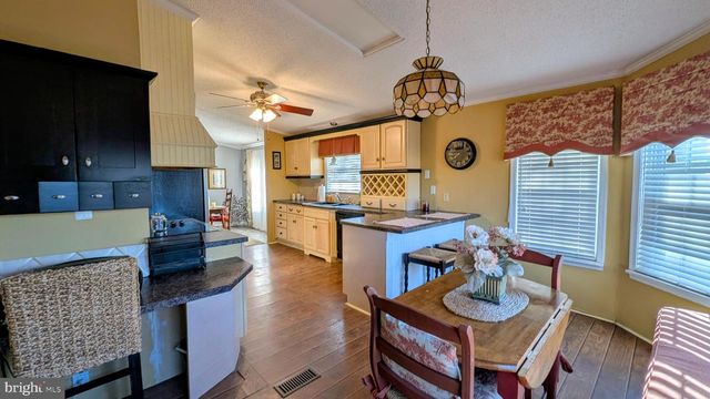 204 HORSESHOE DR, Garnet Valley, PA 19060