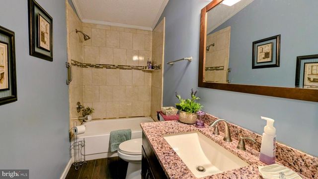 204 HORSESHOE DR, Garnet Valley, PA 19060