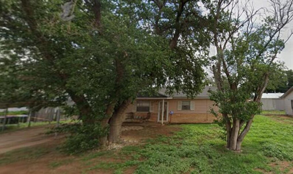 906 S Cedar Street, Brownfield, TX 79316