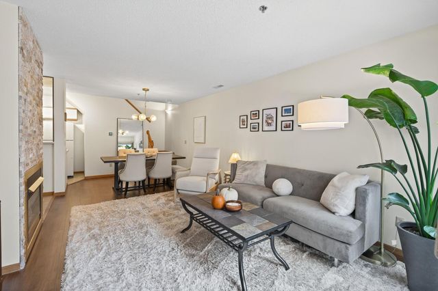 2597 Bedford Court 27, Mendota Heights, MN 55120