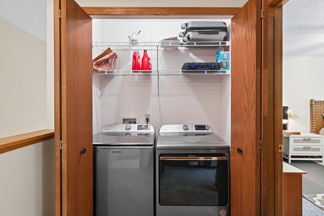 2597 Bedford Court 27, Mendota Heights, MN 55120