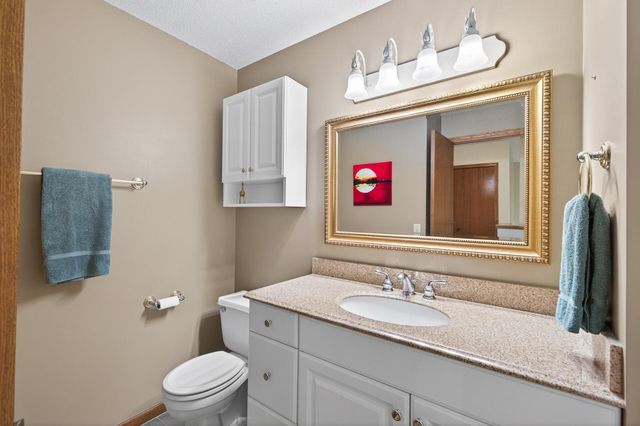 2597 Bedford Court 27, Mendota Heights, MN 55120