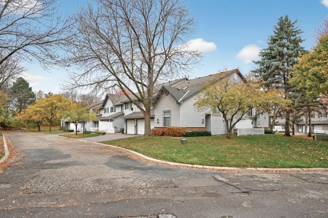 2597 Bedford Court 27, Mendota Heights, MN 55120