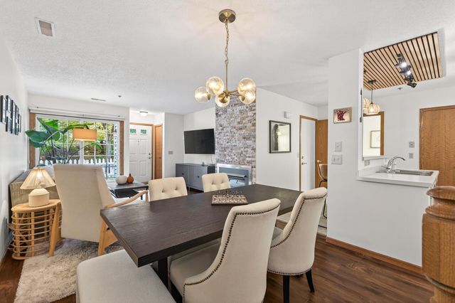 2597 Bedford Court 27, Mendota Heights, MN 55120