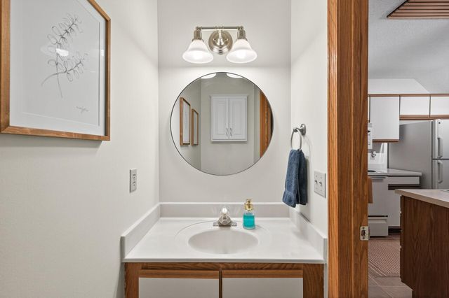 2597 Bedford Court 27, Mendota Heights, MN 55120