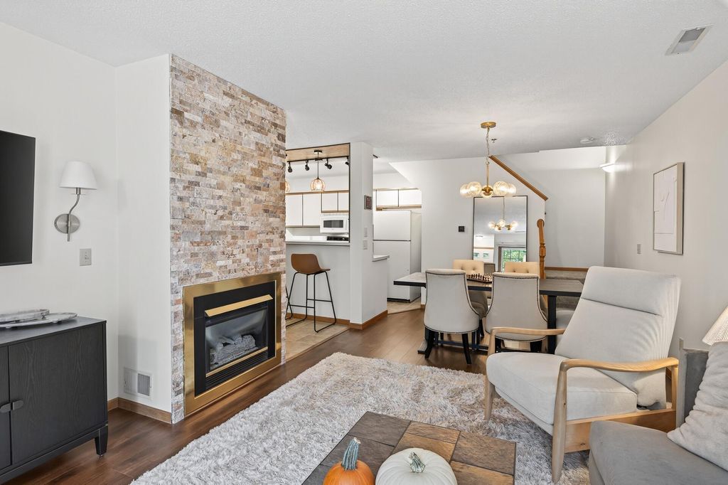 2597 Bedford Court 27, Mendota Heights, MN 55120