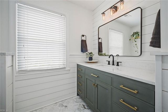 2 Pheasant DR, Poquoson, VA 23662