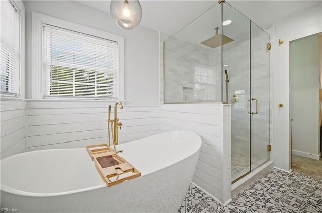 2 Pheasant DR, Poquoson, VA 23662