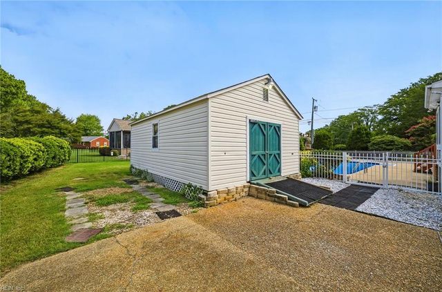 2 Pheasant DR, Poquoson, VA 23662