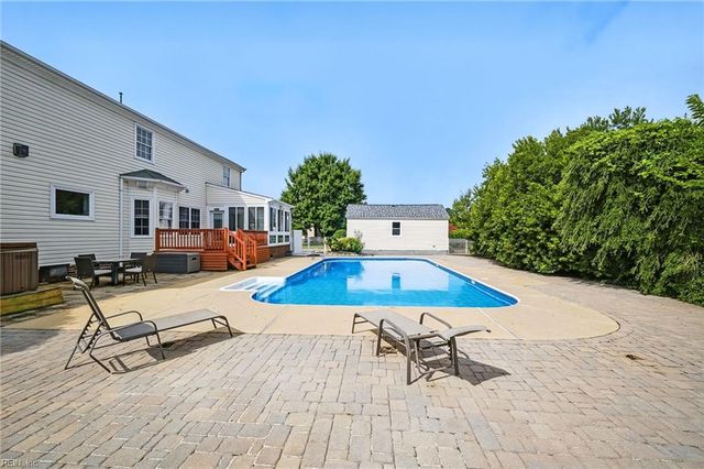 2 Pheasant DR, Poquoson, VA 23662