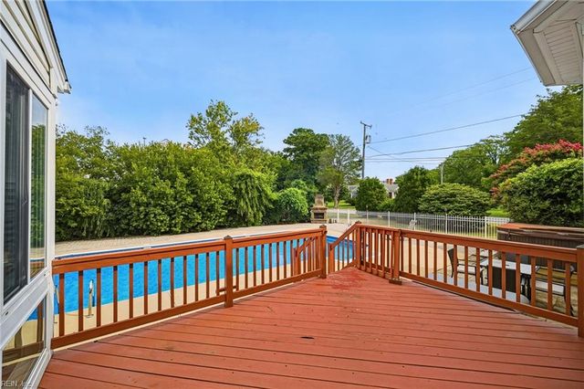 2 Pheasant DR, Poquoson, VA 23662