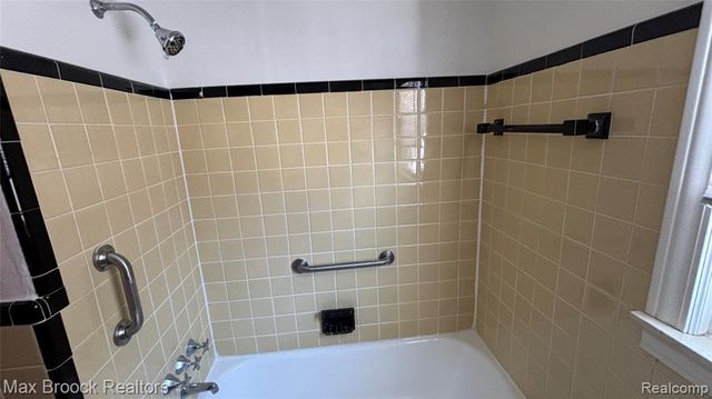 2405 Pembroke Road, Birmingham, MI 48009