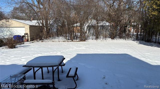 2405 Pembroke Road, Birmingham, MI 48009