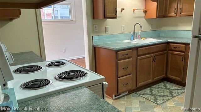 2405 Pembroke Road, Birmingham, MI 48009