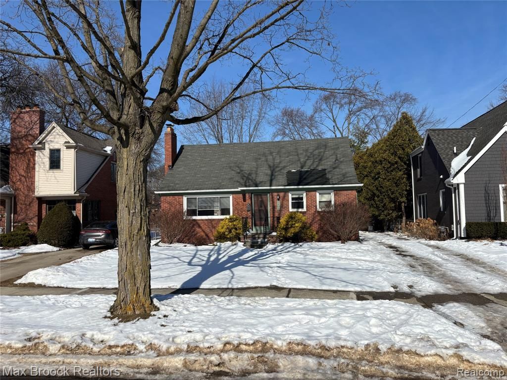 2405 Pembroke Road, Birmingham, MI 48009