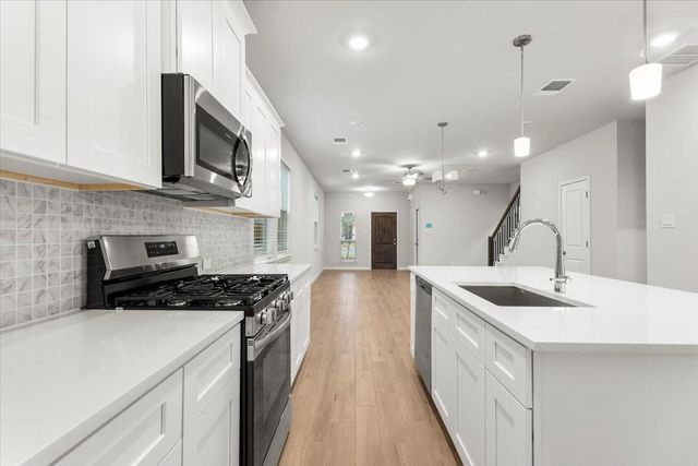 320 Windstar RD, Liberty Hill, TX 78642