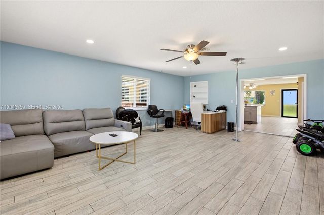 1476 N Mangonia Dr, West Palm Beach, FL 33401